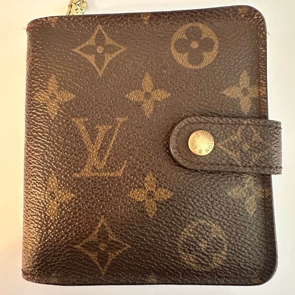 Louis Vuitton Men’s Women’s Monogram Wallet - Authentic